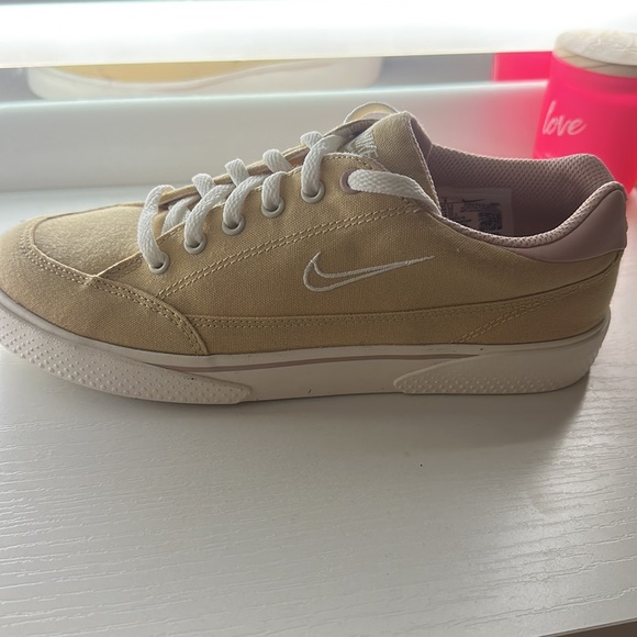 Nikes - Picture 3 of 8